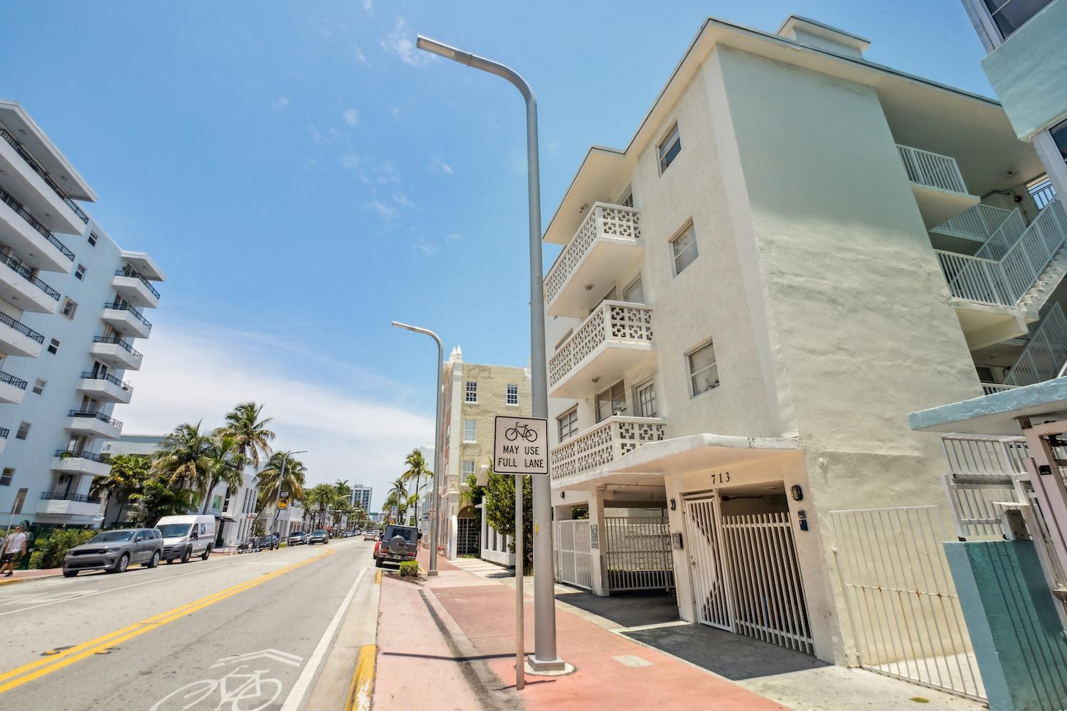 713 Miami Beach Apartments Номер фото
