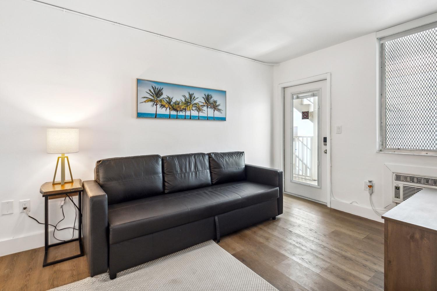 713 Miami Beach Apartments Номер фото