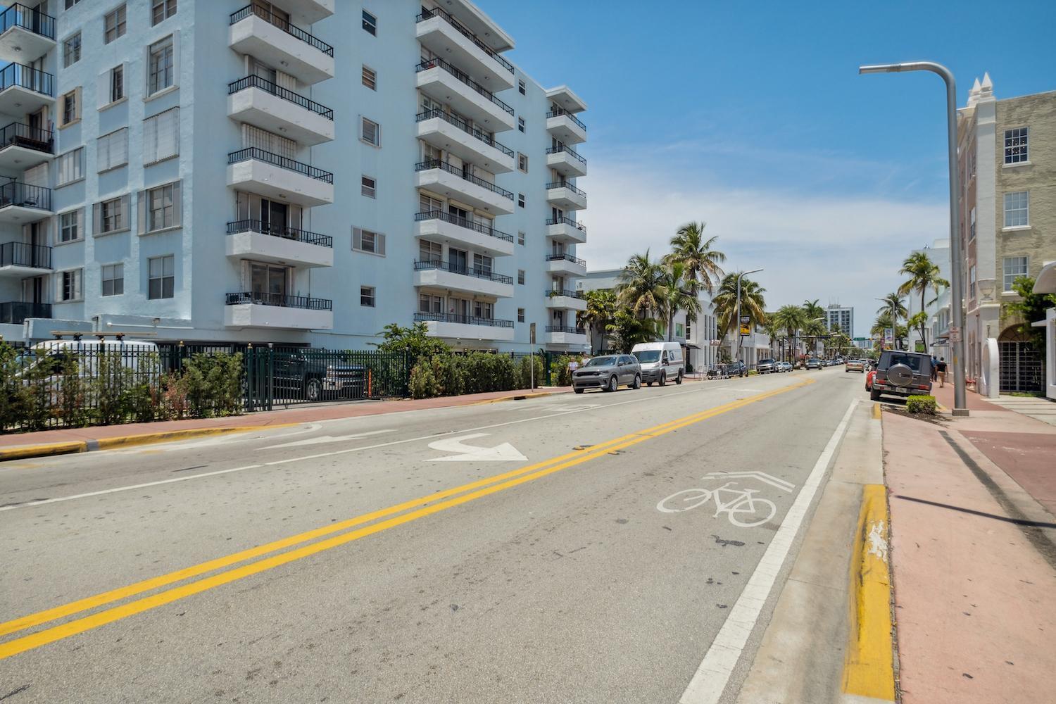 713 Miami Beach Apartments Номер фото