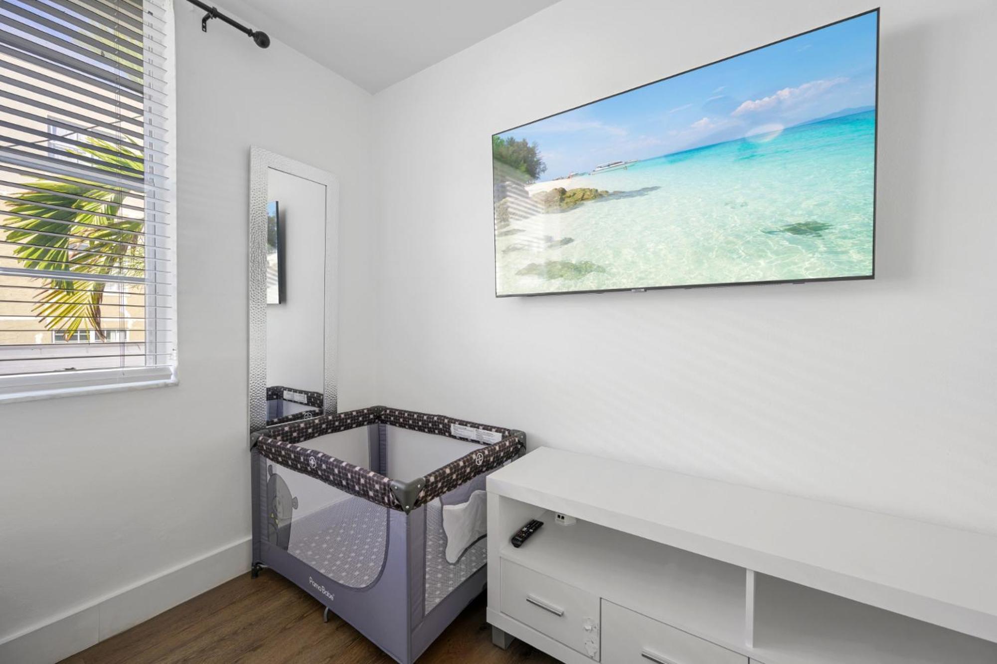 713 Miami Beach Apartments Номер фото