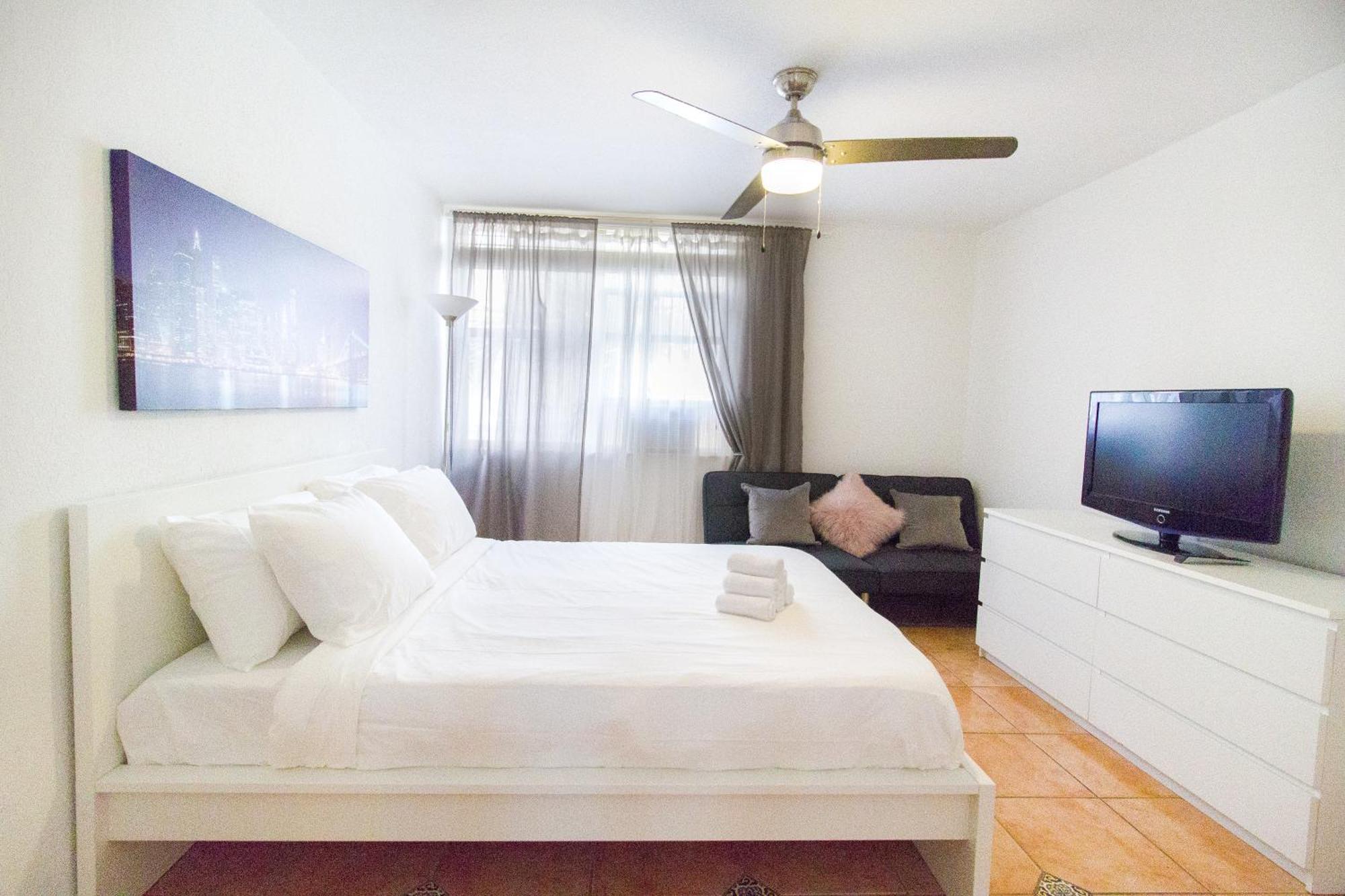 713 Miami Beach Apartments Номер фото